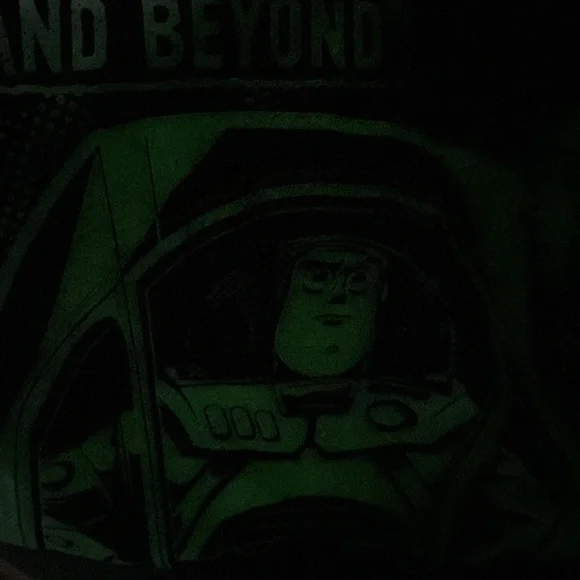 Glow-in-the-dark Buzz Lightyear T-shirt - Picture 6 of 6